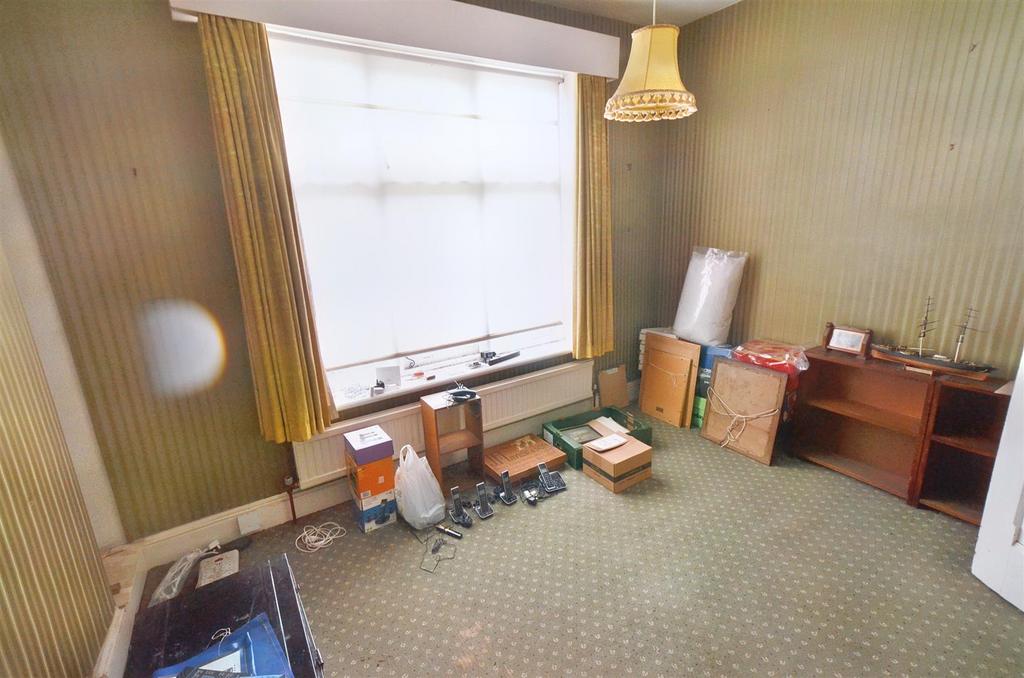 Small bedroom.jpg