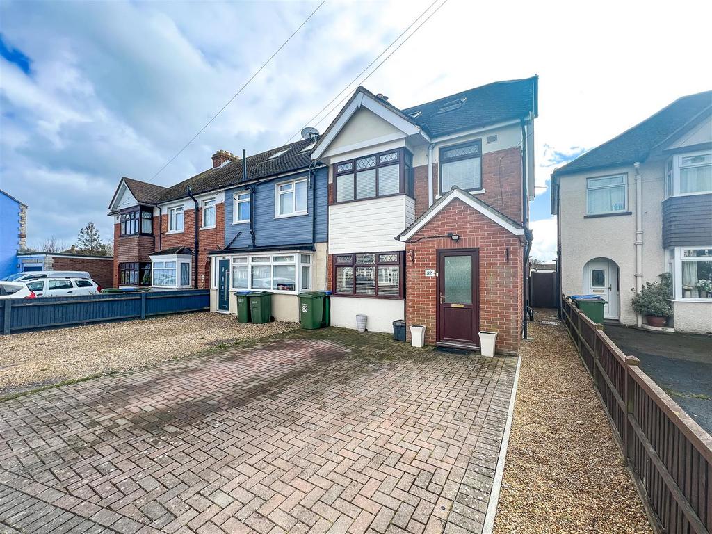 White Hart Lane, Portchester 4 bed end of terrace house £425,000