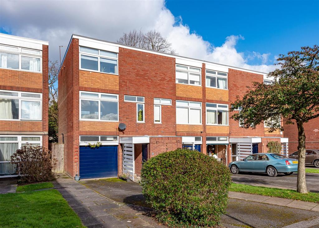 17 Abbots Way, Finchfield 3 bed townhouse for sale £219,950