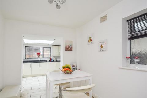 2 bedroom end of terrace house for sale - 25 Ashenden Rise, Castlecroft, Wolverhampton