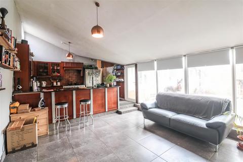 26 Bishopsfield, Harlow, CM18 6UJ