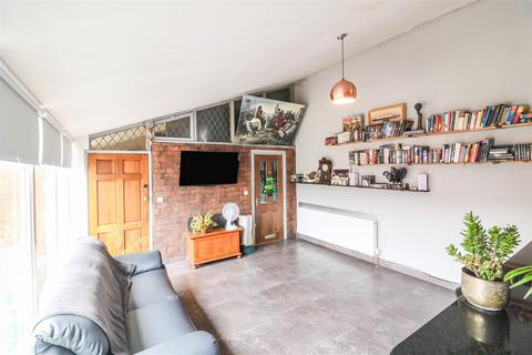 26 Bishopsfield, Harlow, CM18 6UJ