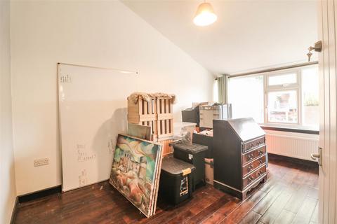 26 Bishopsfield, Harlow, CM18 6UJ