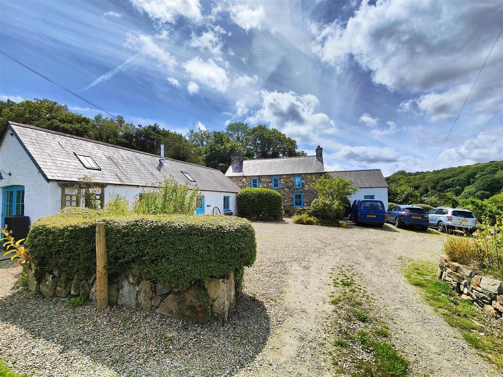 Penfeidr Cwm, Pontfaen, Fishguard 4 bed detached house for sale £825,000