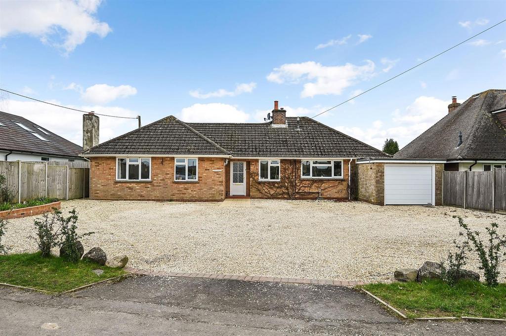 Micheldever Road, Whitchurch 3 bed detached bungalow £825,000
