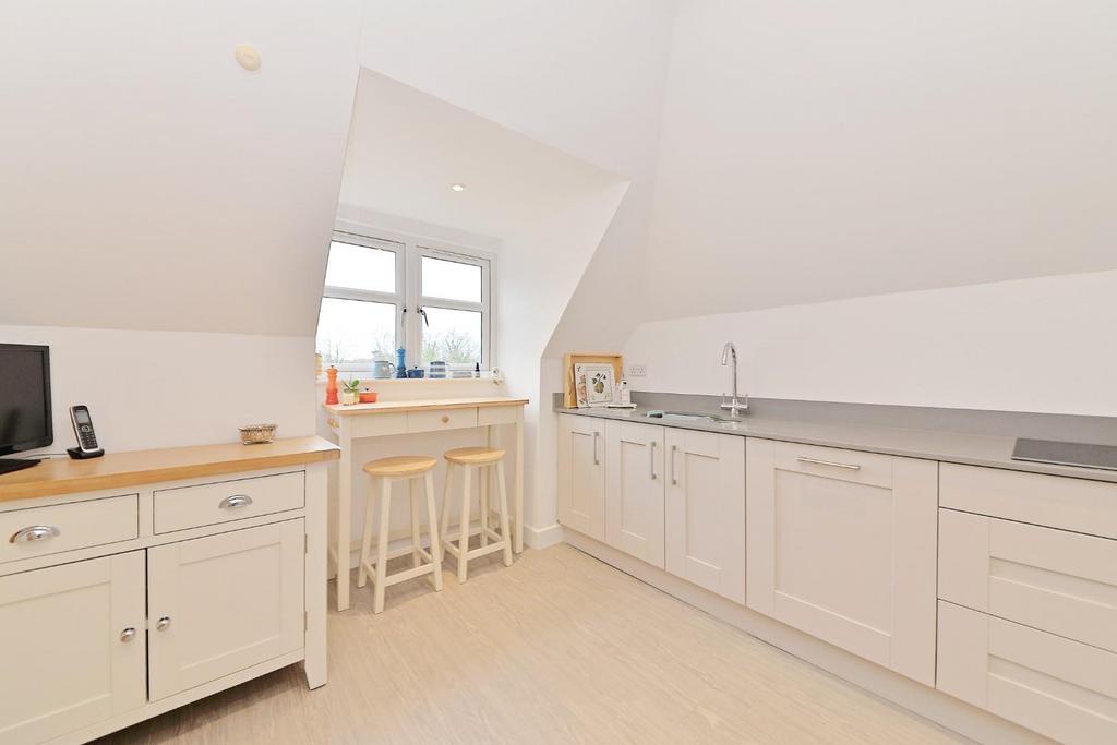 6 St Philips Place - kit2.jpg