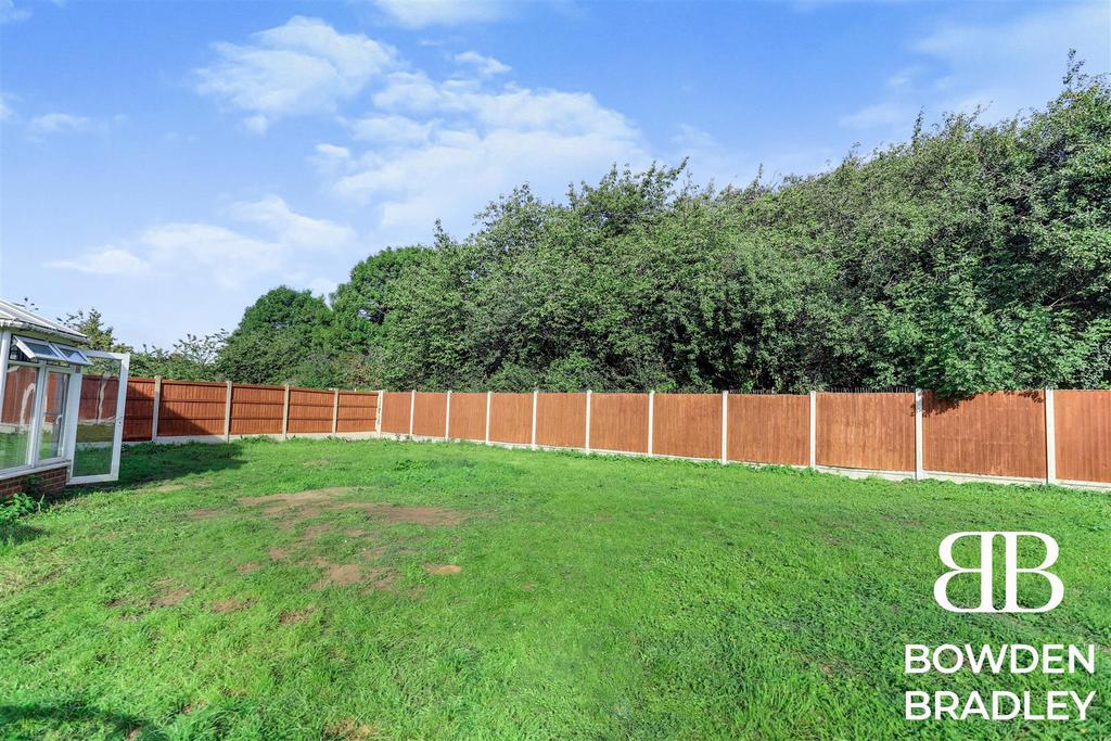 Torquay Gardens, Redbridge 3 bed house for sale £650,000