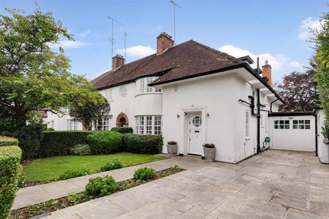 9 Brunner Close, London, NW11 6NP