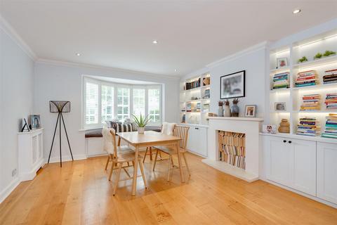 9 Brunner Close, London, NW11 6NP