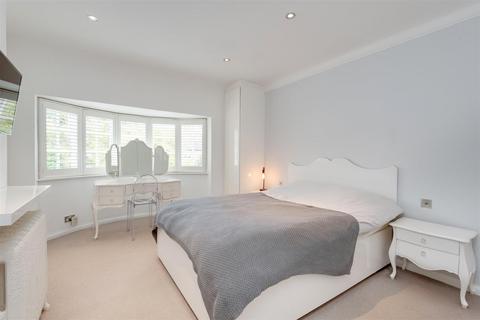 9 Brunner Close, London, NW11 6NP