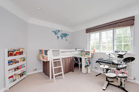 9 Brunner Close, London, NW11 6NP