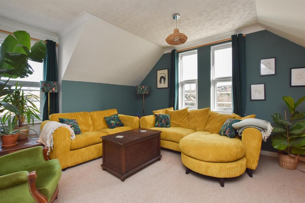 St. Helens Crescent, Hastings 2 bed flat for sale £280,000