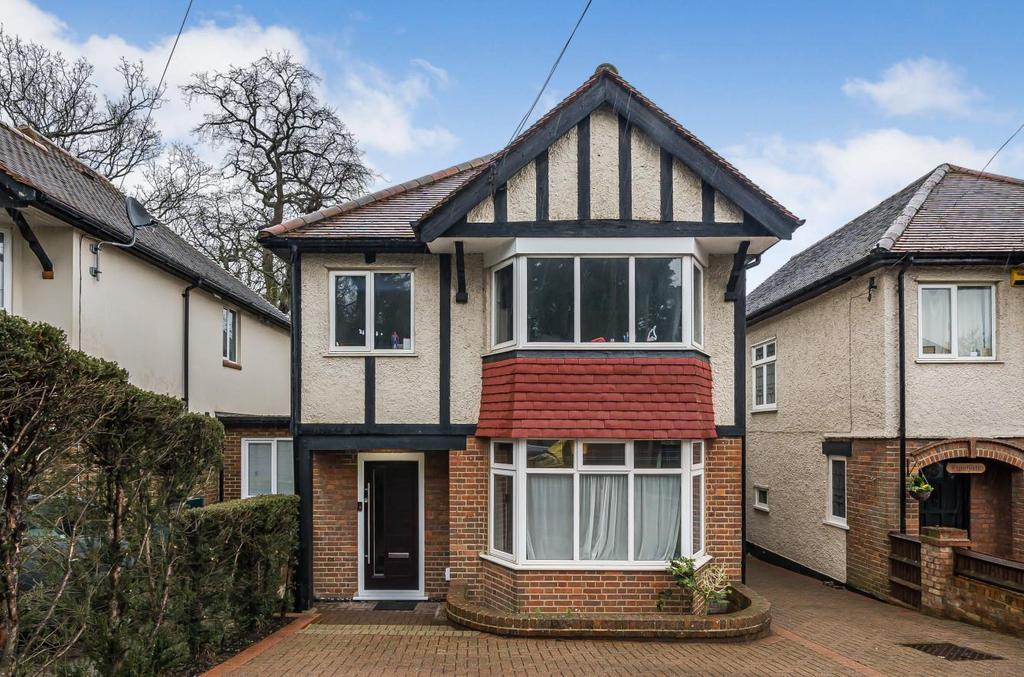 The Ridgeway, Mill Hill 4 bed detached house £4,000 pcm (£923 pw)