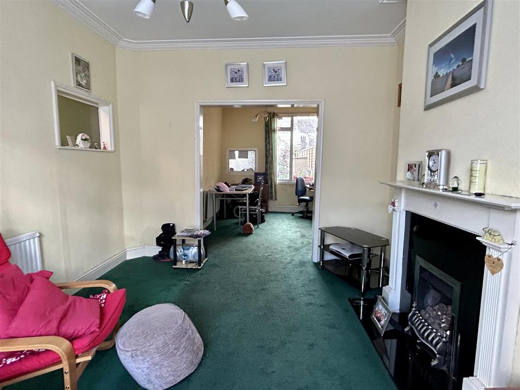 Lounge/Dining Room