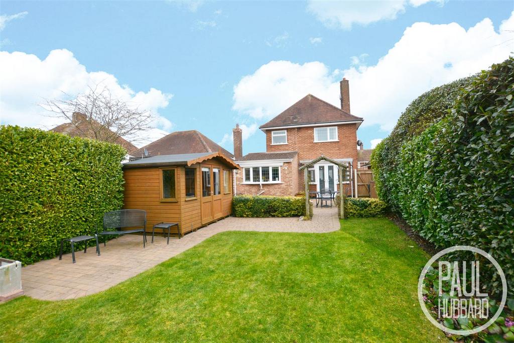 Gunton Drive, Lowestoft 3 bed detached house £450,000
