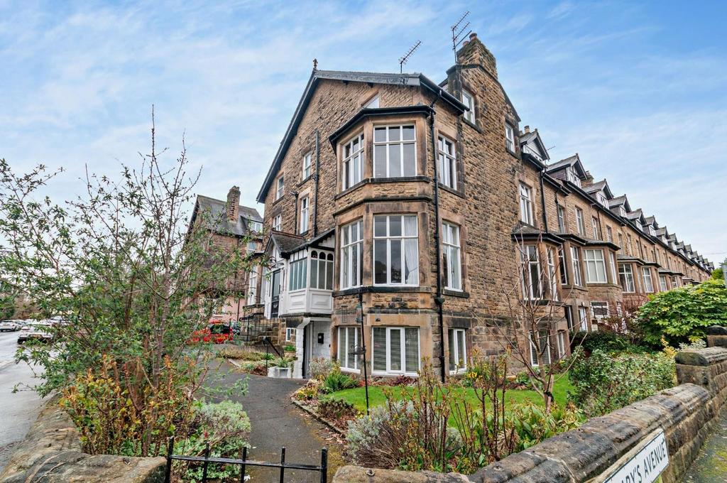 Flat 4, St. Marys Walk, Harrogate, HG2 0LW 3 bed duplex for sale £300,000