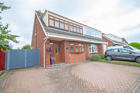 3 bedroom semi-detached house for sale - Downsway, Springfield, Chelmsford
