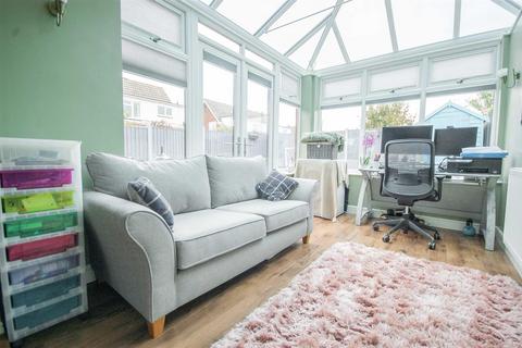 3 bedroom semi-detached house for sale - Downsway, Springfield, Chelmsford