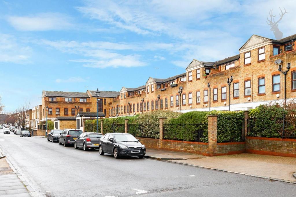 Malmesbury Road, Bow 2 bed townhouse for sale £500,000