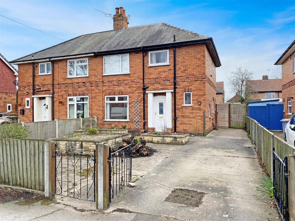 Carlton Road, Newark 3 bed semidetached house for sale £150,000