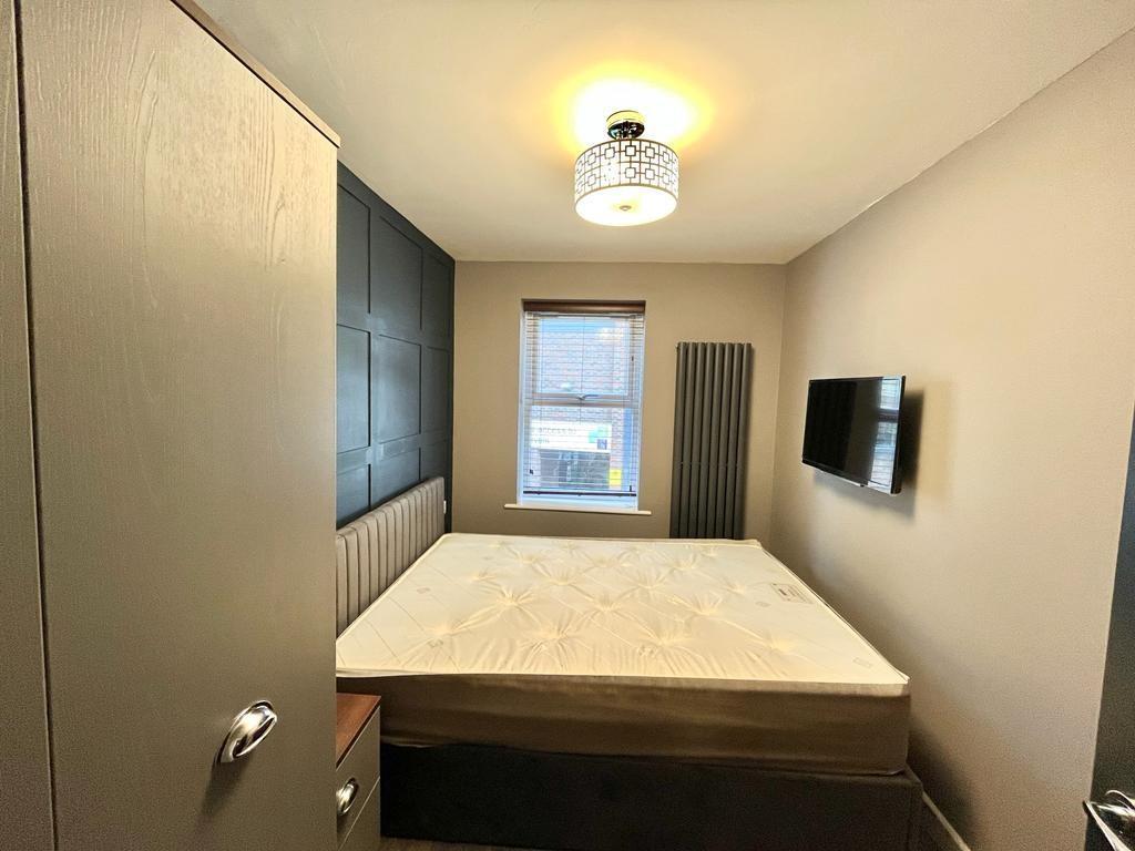 7 Morden st - bedroom 2.jpg