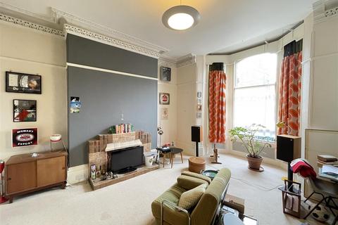4 bedroom house for sale, Westbourne Grove, Scarborough