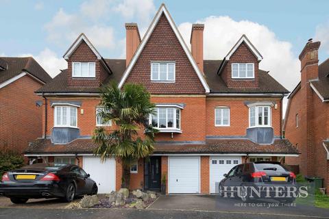46 Lower Green Gardens, Worcester Park, KT4 7NX