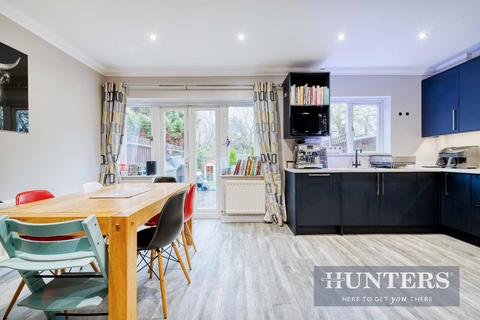 46 Lower Green Gardens, Worcester Park, KT4 7NX