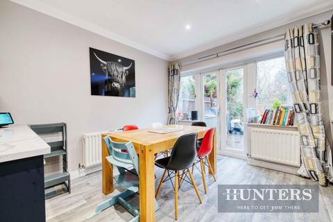46 Lower Green Gardens, Worcester Park, KT4 7NX