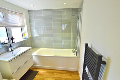 141 Beaconsfield Road, London, E16 4HT