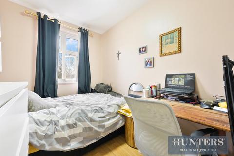 12 Lower Green Gardens, Worcester Park, KT4 7NX