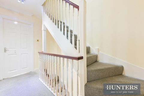 12 Lower Green Gardens, Worcester Park, KT4 7NX