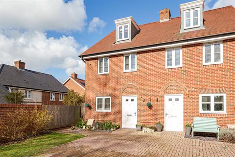 3 bedroom end of terrace house for sale - Dashers Close, Crowthorne, Berkshire, RG45 6GX