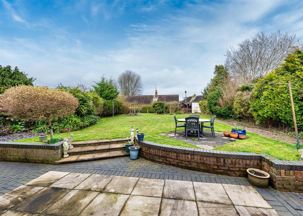 46 Bridgnorth Road, Wombourne, Wolverhampton 3 bed detached bungalow