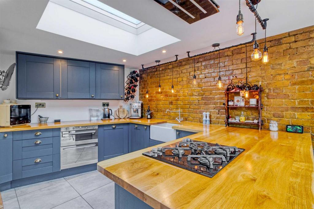 Elmfield Road, East Finchley 2 bed detached house for sale £850,000