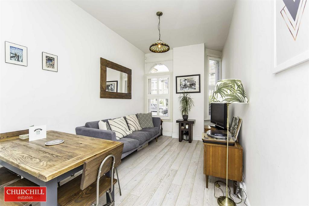 Orford Road, Walthamstow, E17 1 bed flat £1,400 pcm (£323 pw)