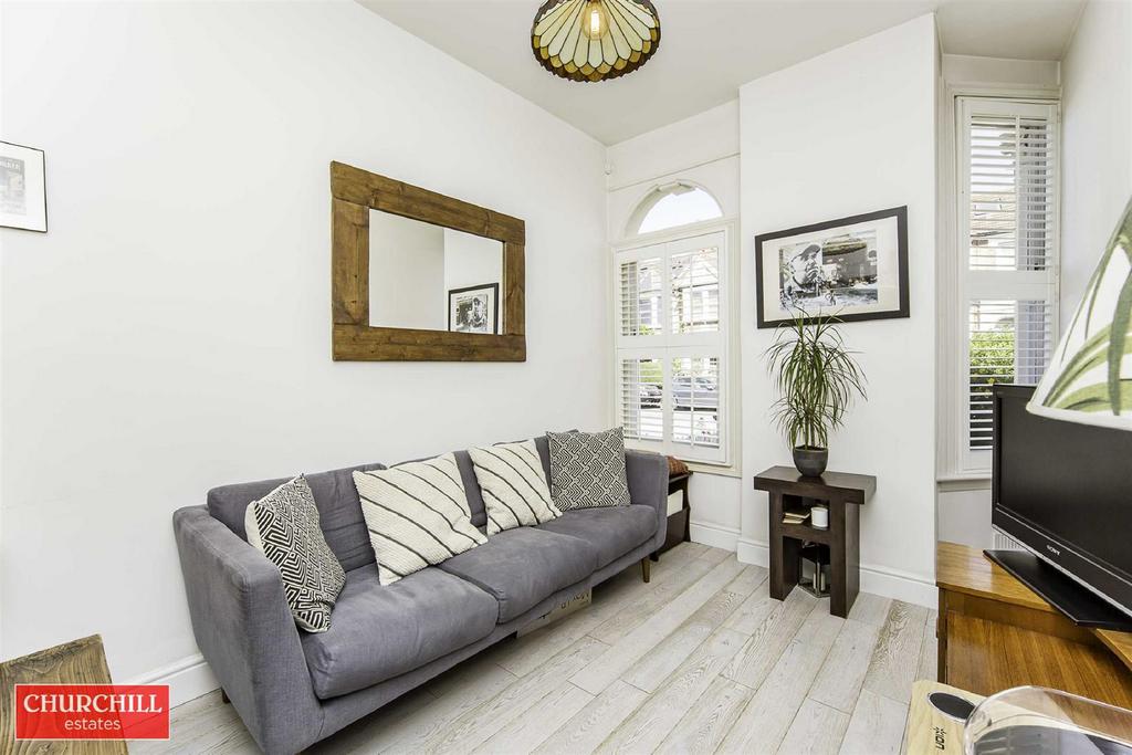 Orford Road, Walthamstow, E17 1 bed flat £1,400 pcm (£323 pw)