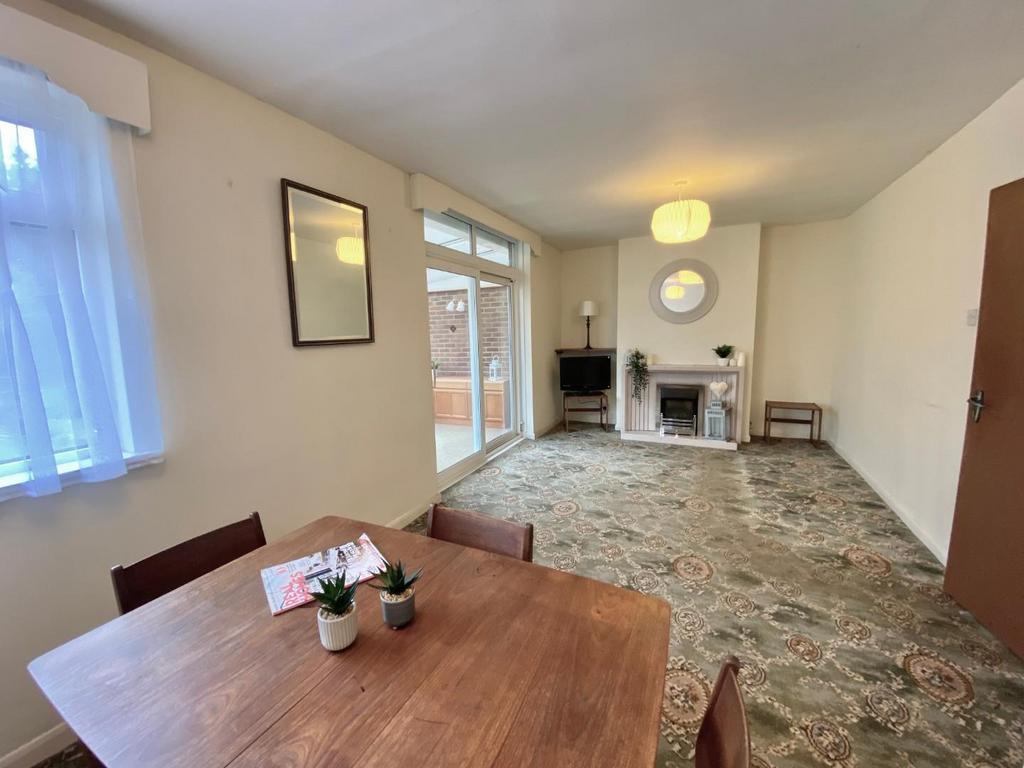 Meshaw Crescent, Abington Vale, Northampton NN3 4 bed semidetached