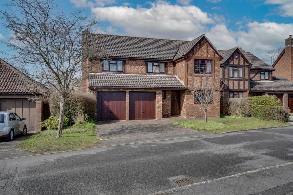 Hazel Grove, Locks Heath, Southampton 5 bed detached house for sale £