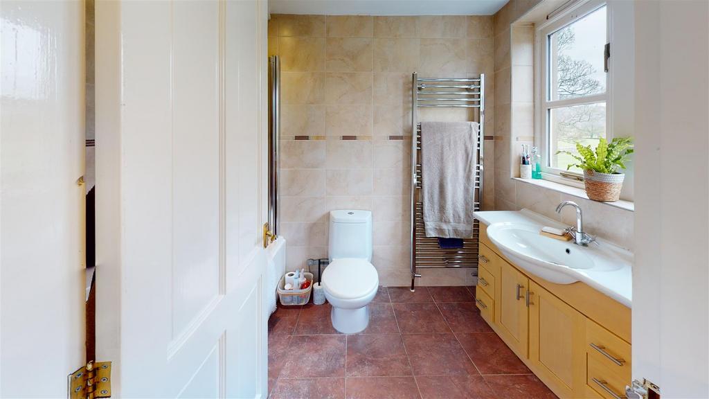 Cross-Lane-Gate-Bathroom(1).jpg