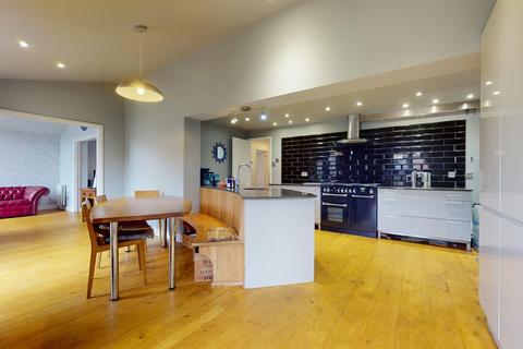 2 Bowling Leys, Middleton, Milton Keynes, MK10 9BD