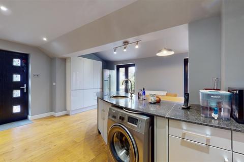 2 Bowling Leys, Middleton, Milton Keynes, MK10 9BD