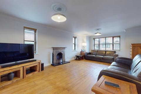2 Bowling Leys, Middleton, Milton Keynes, MK10 9BD