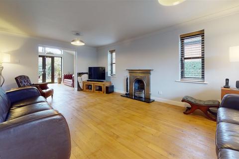 2 Bowling Leys, Middleton, Milton Keynes, MK10 9BD