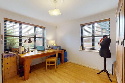 2 Bowling Leys, Middleton, Milton Keynes, MK10 9BD