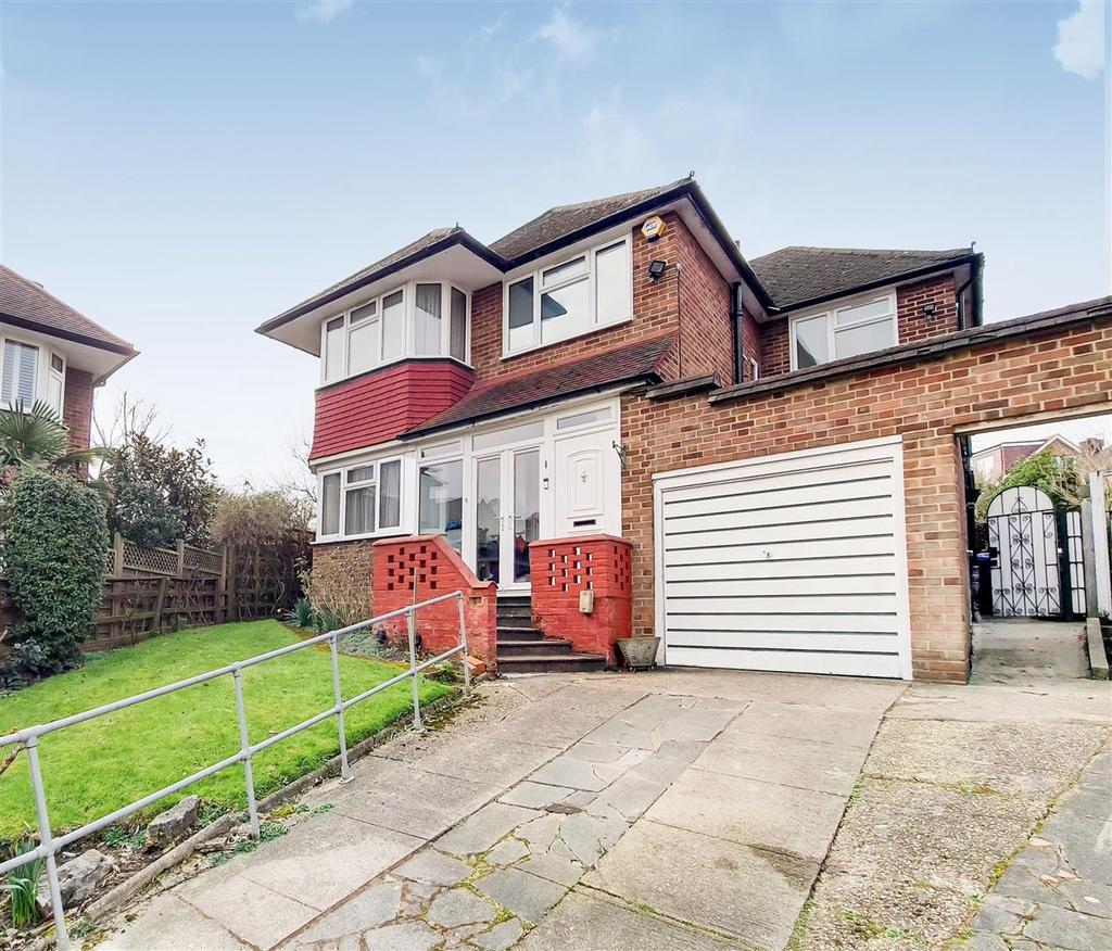 Adams Close, LONDON 5 bed detached house for sale £1,050,000