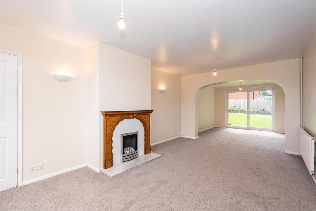 Newell Road, Hemel Hempstead... 3 bed detached house £1,950 pcm (£450 pw)