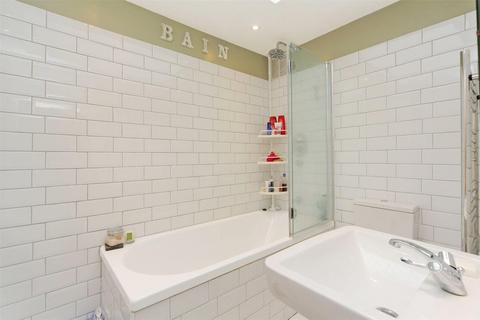 2 bedroom terraced house to rent, Railway Side, Barnes, SW13