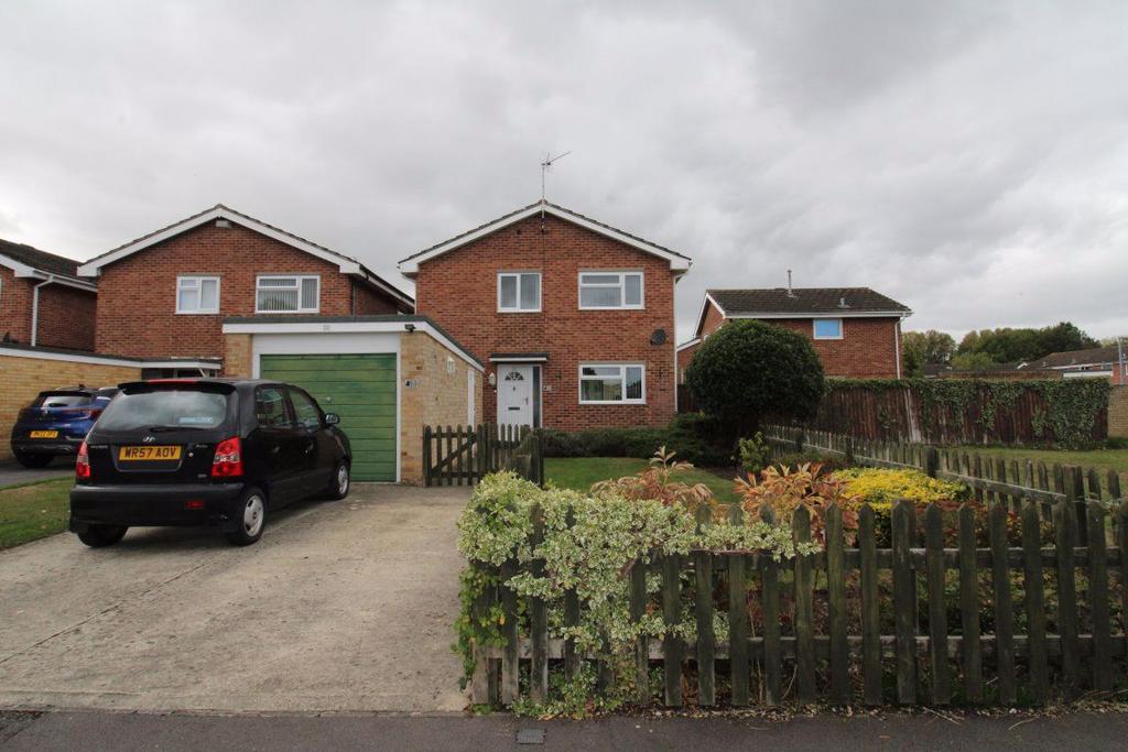 Elmore, Swindon 3 bed house £1,400 pcm (£323 pw)