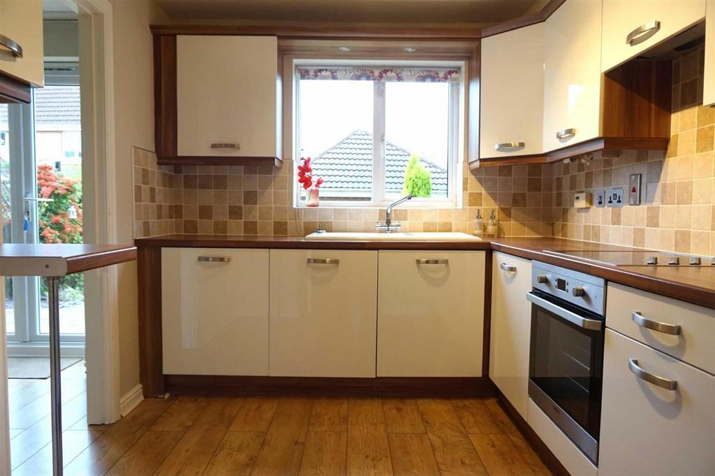 Lime Avenue,Brough 3 bed end of terrace house to rent £875 pcm (£202 pw)